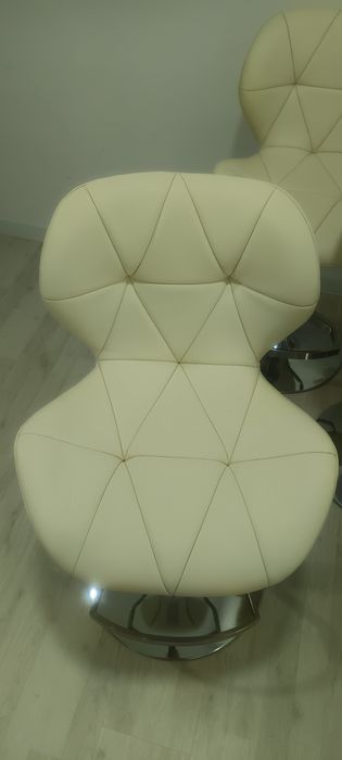 Set de 4 scaune piele naturală cu picioare pivotante și masa