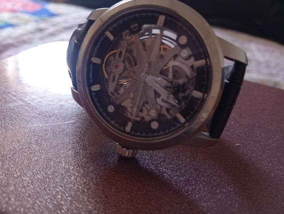 Продам часы срочно