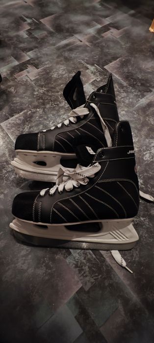 Коньки хоккейные