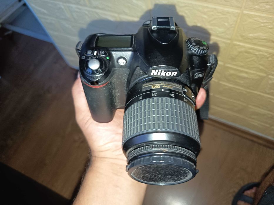 Nikon D50 + Obiectiv Nikon AF-S DX 18–55mm + Incarcator