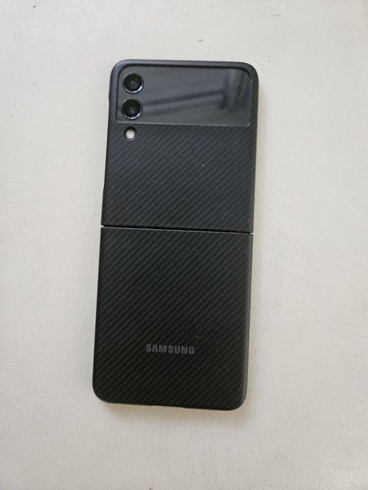 Samsung flip3 in stare buna plus husa carbon, negociabil