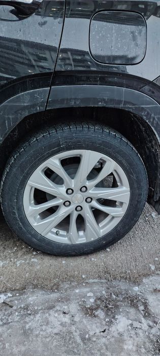 215/55 R17 yangi moshinada turibdi kelib korib olasiz