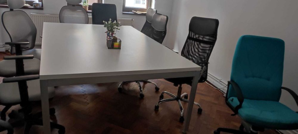 Vand masa de conferinta birou alba model minimalist si modern, similar cu gama IKEA VIHALS. Este ideala pentru birouri, sali de sedinte,