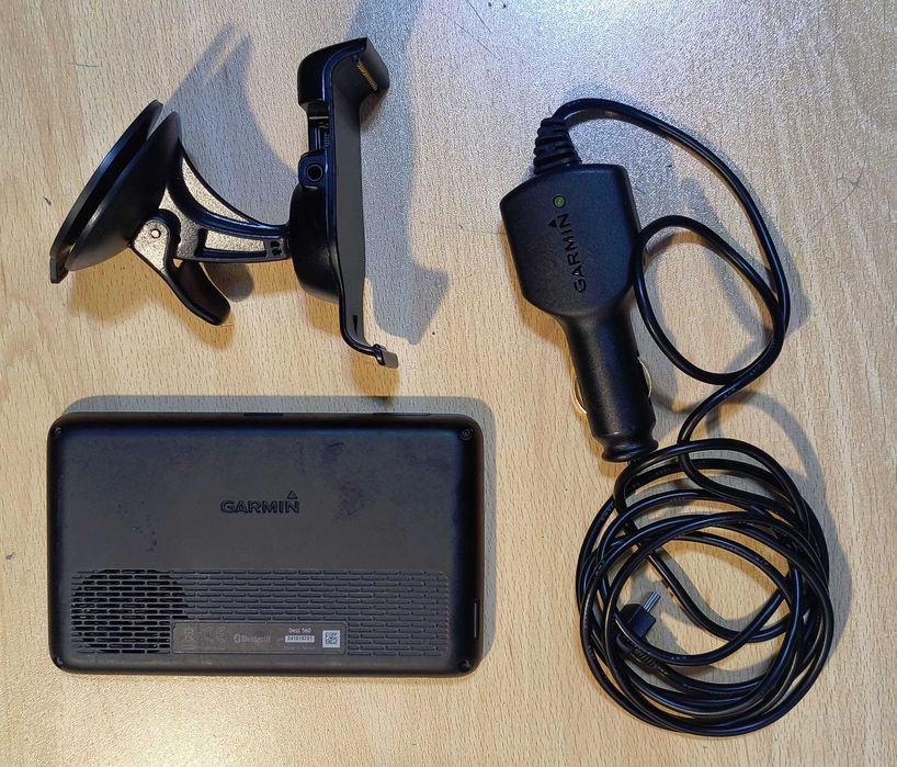 Навигация за камион Garmin Dezl 560