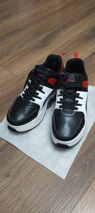 Спортивные кроссовки роллеры