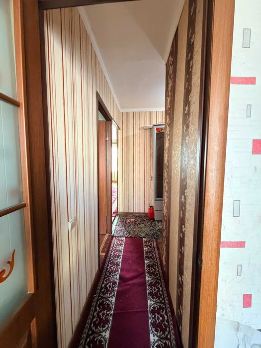 Продам  2- ком  Абая 93