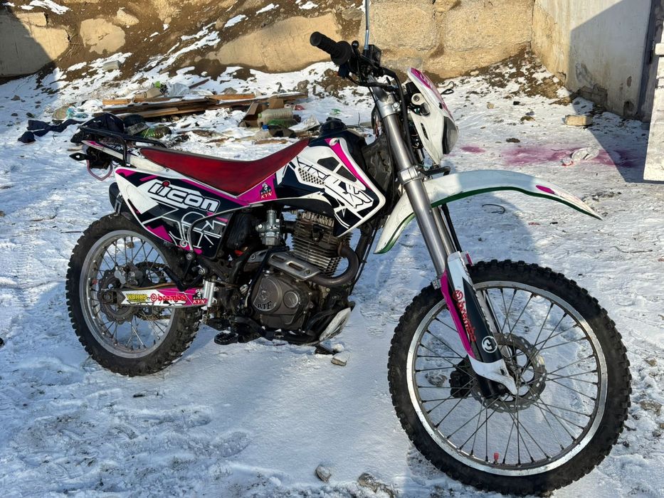 Продам мотоцикл эндуро 250куб