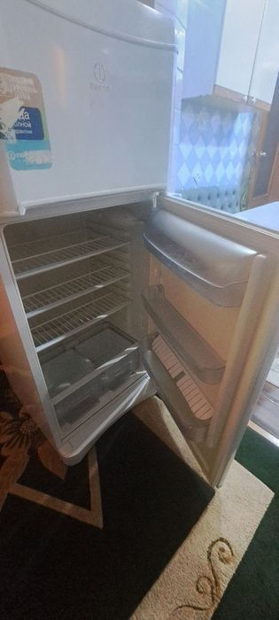 Холодильник indesit