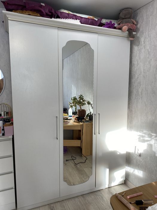 Продам Шкаф белый в хорошем состоянии