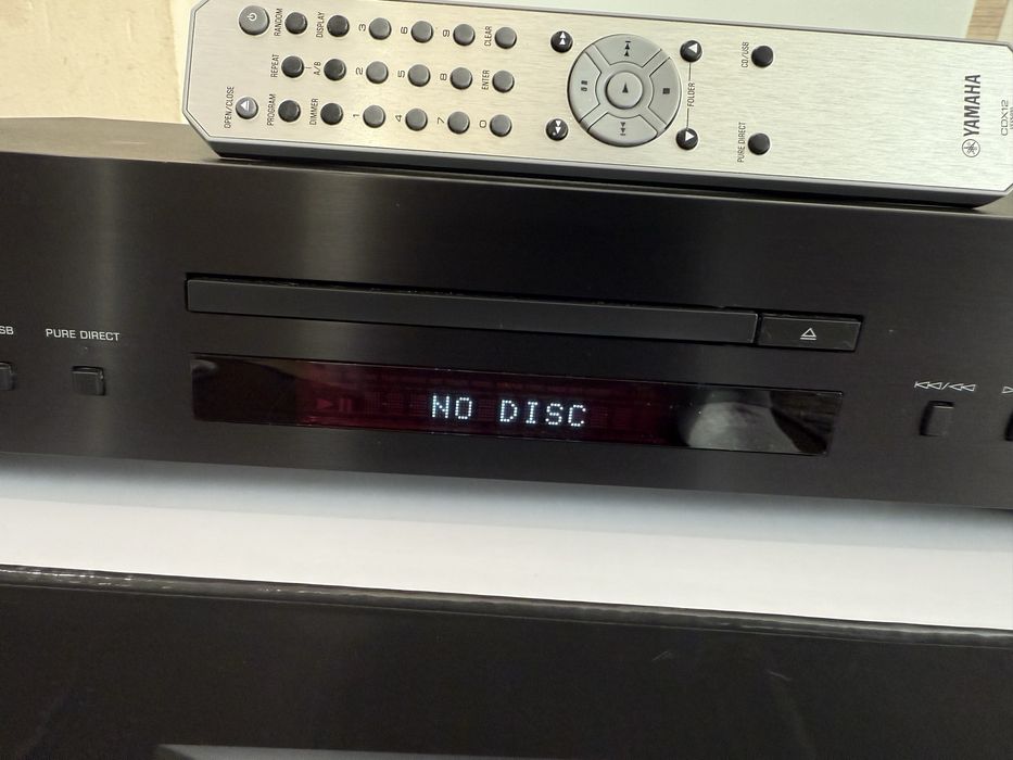 Yamaha CD-S303 Чисто  нов