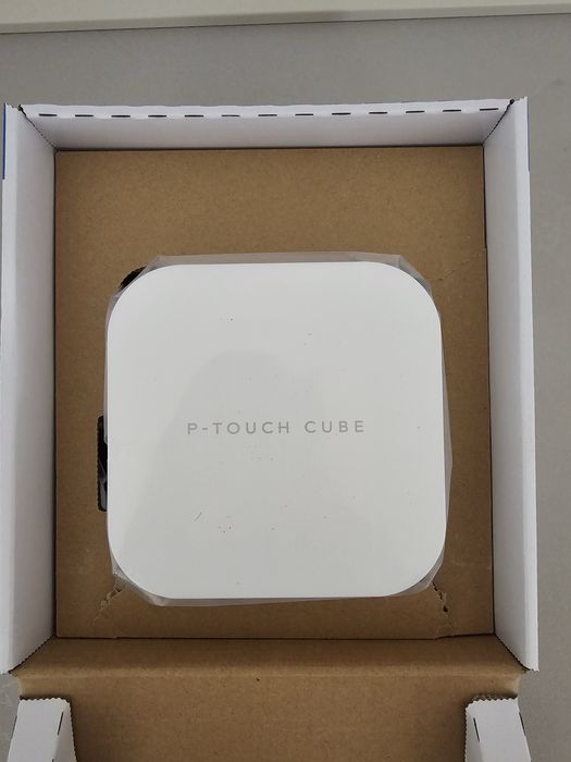 Brother PT-P300BT P-touch CUBE nou, sigilat, 200 lei – imprimantă etichete Bluetooth, compactă
