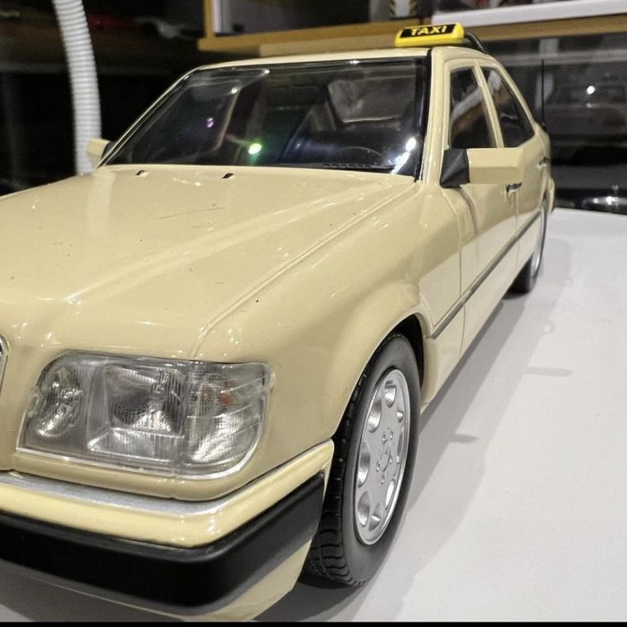 Модель 1:18  Mercedes Benz w124 TAXI