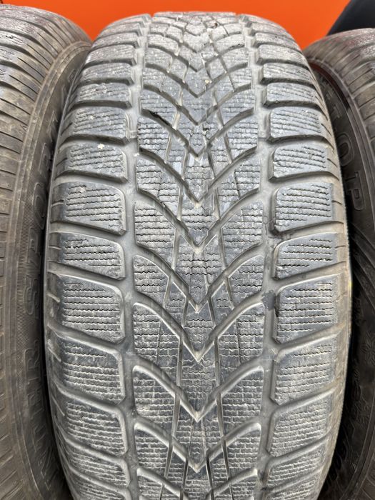4 зимни гуми Dunlop 235/60/18 - 6.5-7мм, стари но почти неизползвани.