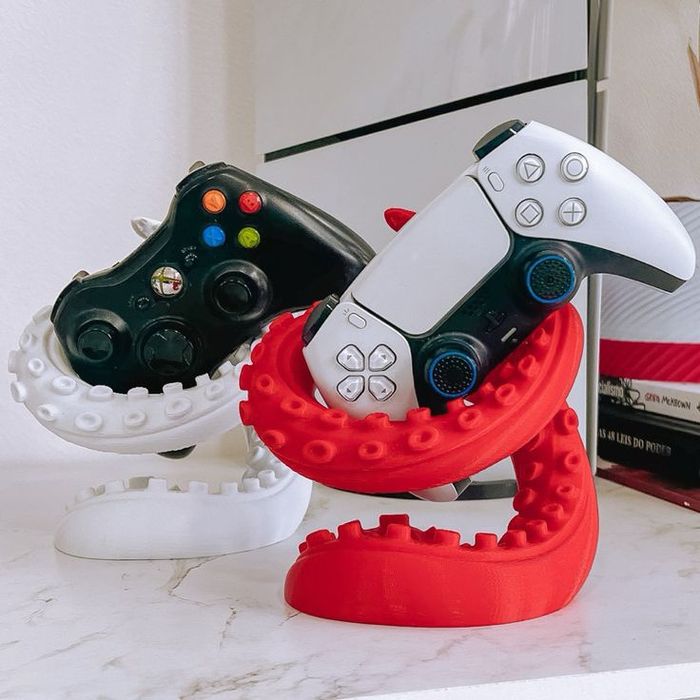 Стильная подставка для геймпада.