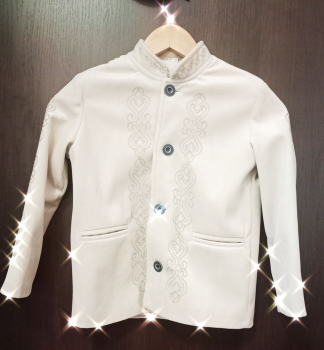 Оқушыларға Қазақша ұлттық киімдер сатылады. Новый бір рет қана киілген