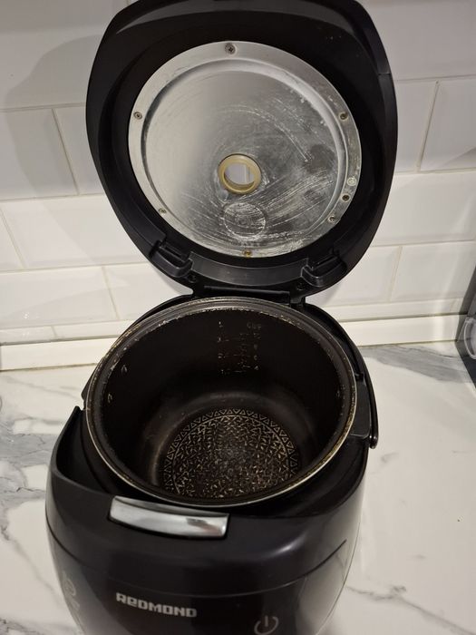 Мультиварка REDMOND RMC-M90 черный