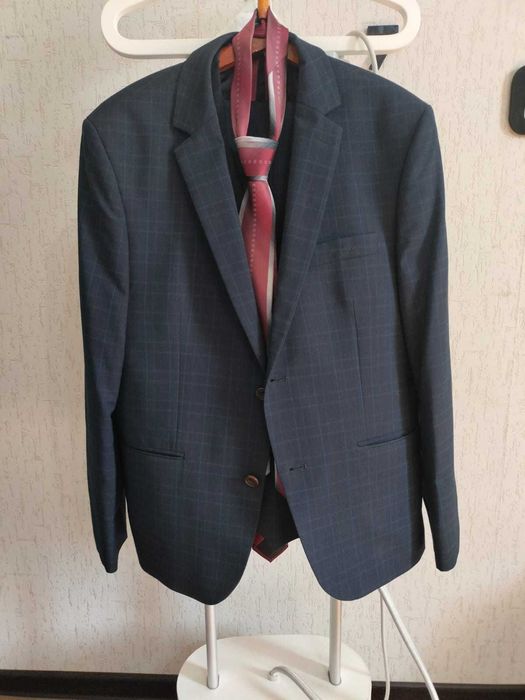 Костюм мужской тройка с галстуком