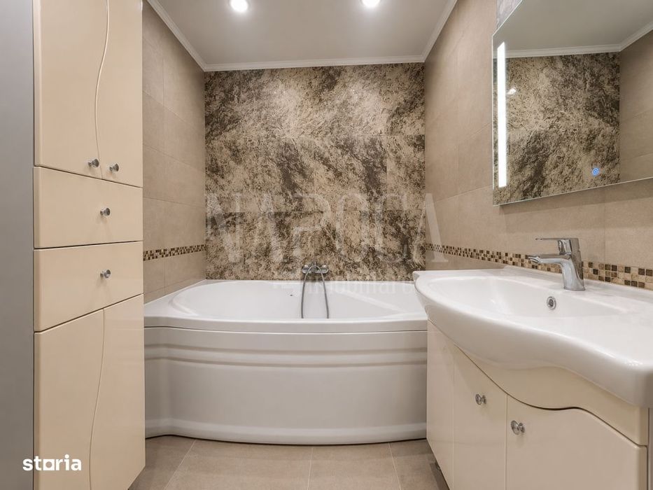 Apartament 3 camere de vanzare in Floresti