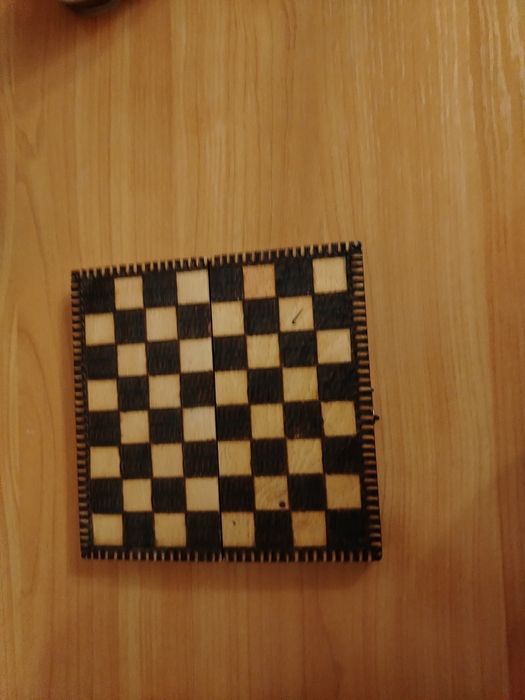 Шах, дървена кутуя