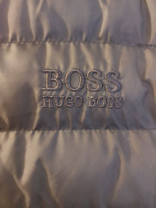Продавам оригинален мъжки елек Хуго Босс 6XL