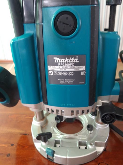 Ручной фрезер Makita