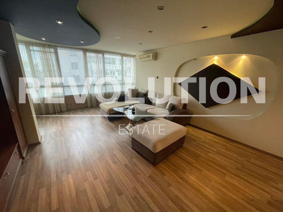 Тристаен апартамент  в гр.Варна, Център!