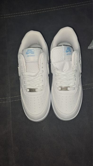 Oferta-Adidasii Nike cu eticheta