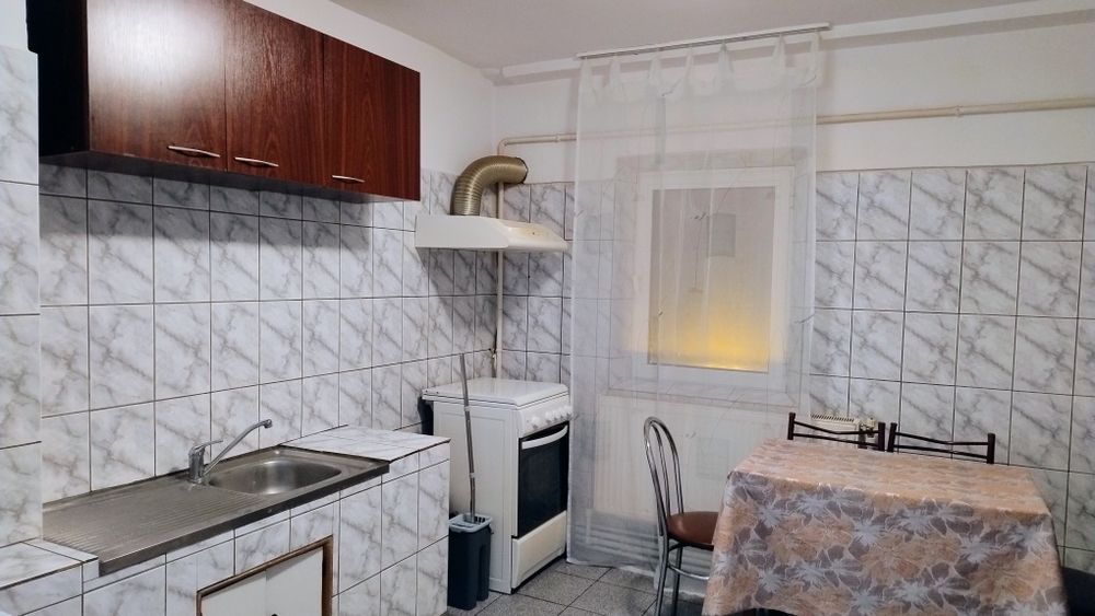 Ofer spre închiriere apartament cu 2 camere