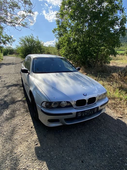 2 броя BMW E39 на части