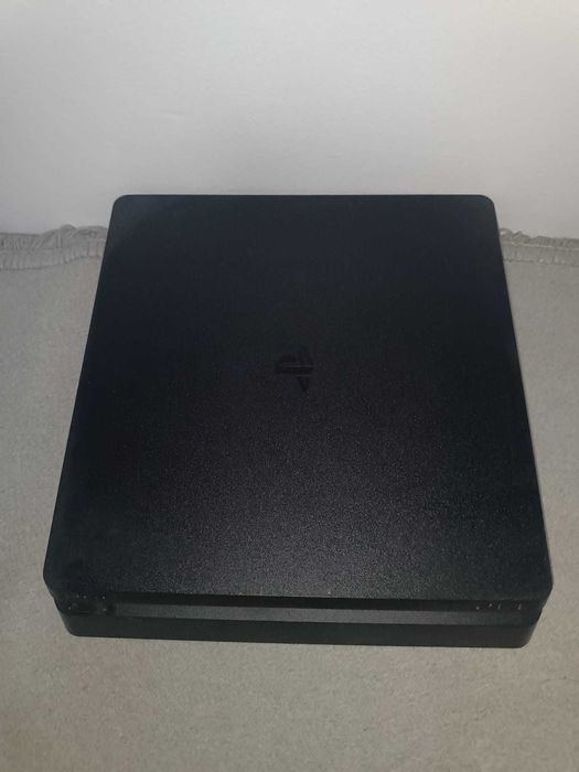 PS4 Slim 500GB –stare buna+ controller ps4 ca nou+ o multitudine de jocuri: Red Dead Redemption 2, GTA 5, Dark Souls 1/3, etc.