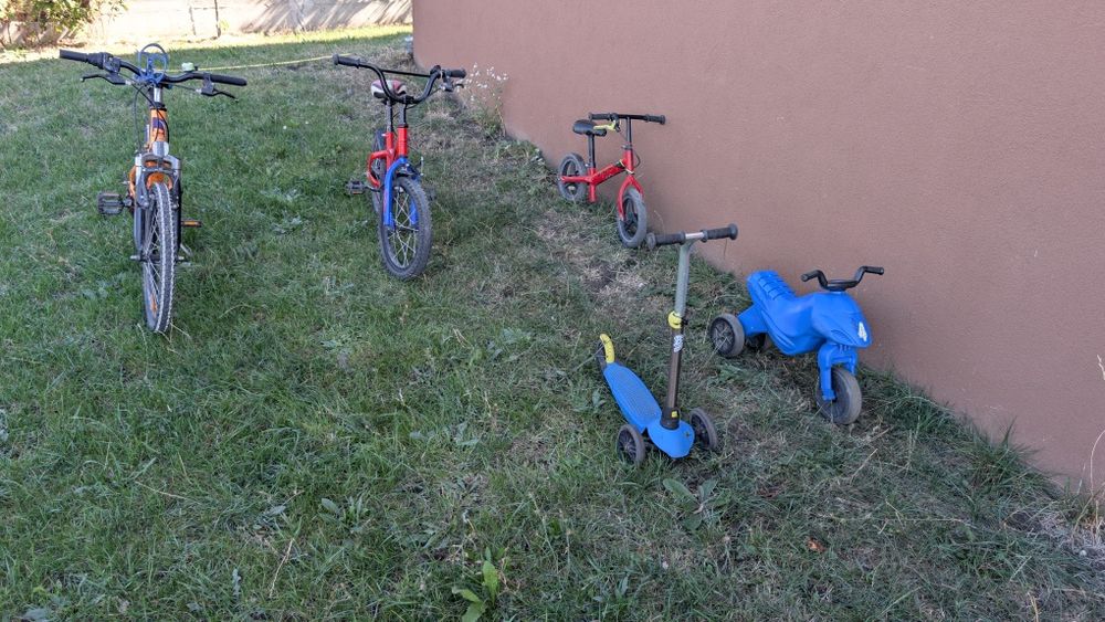 Vând bicicletele copilăriei mele