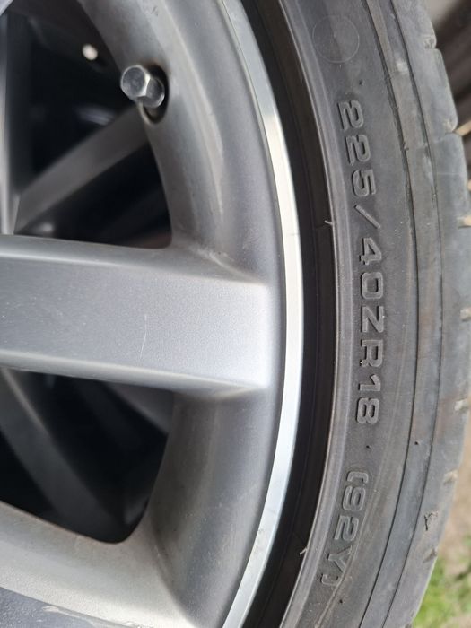Vând jante originale vw 225 /40 R18