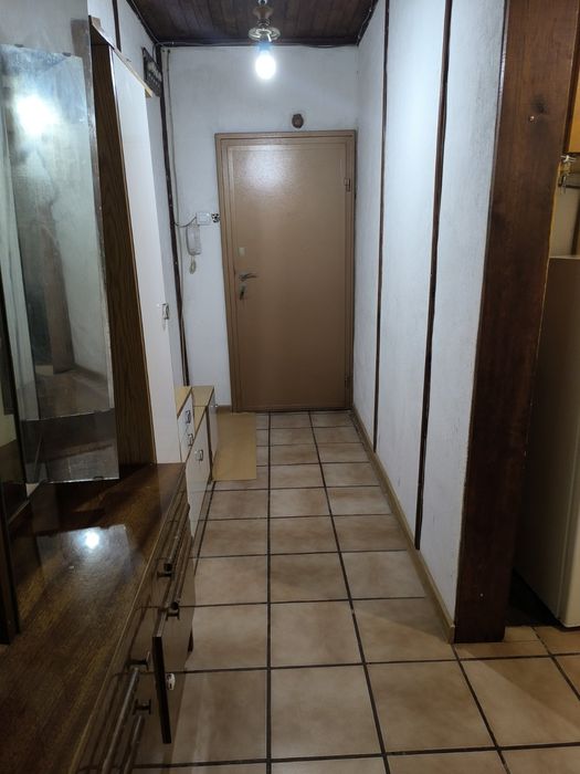 Двустаен апартамент – локално парно, среден етаж