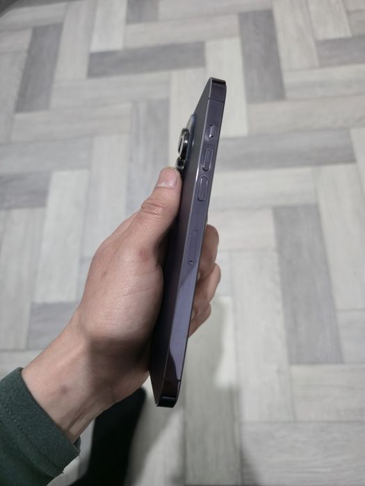 Продам Айфон 14 про макс