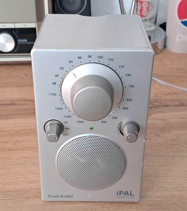 Radio Tivoli Audio iPAL Henry Kloss