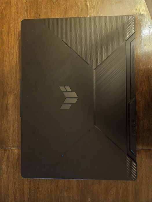 Vând  laptop ASUS TUF Gaming F 15  I 5 cu 8gb RAM și Windows 11 pro