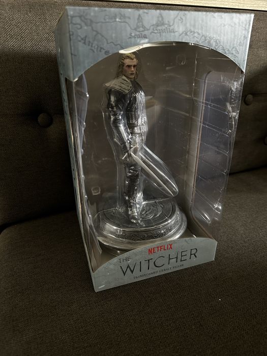 The Witcher комплект - PS5 игра + официална Dark Horse статуетка!