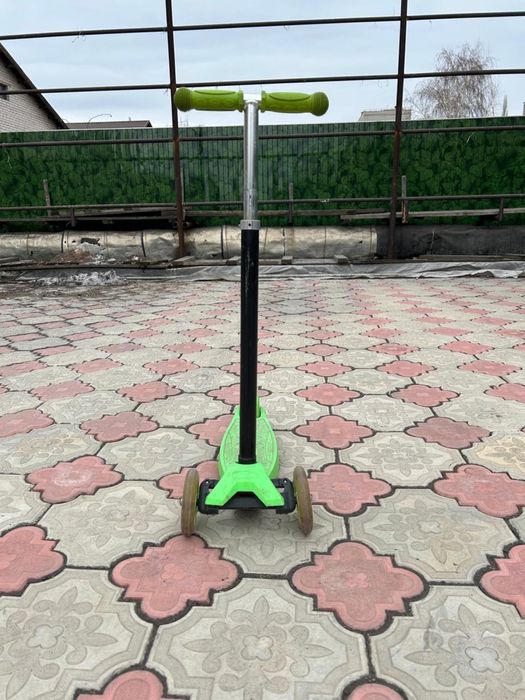 Продам детский самокат в идеальном состояние