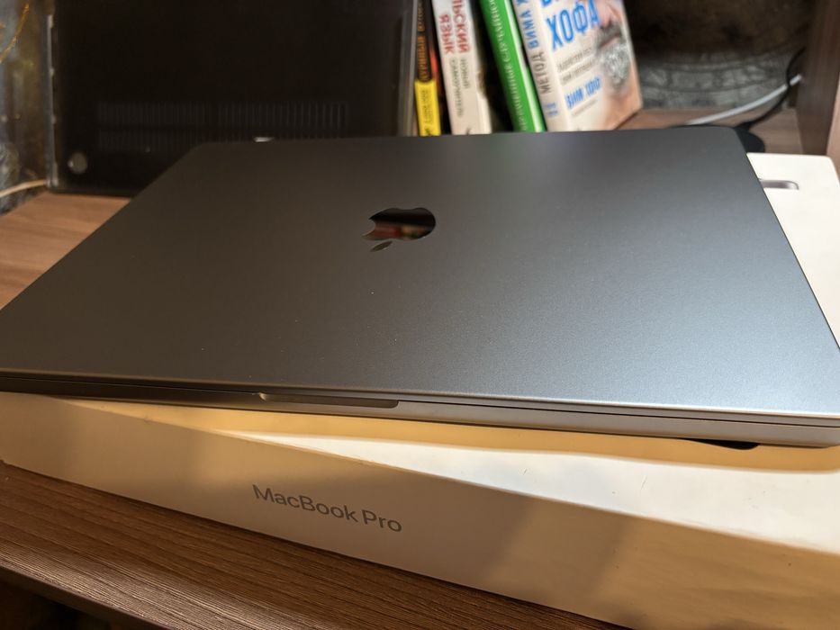 Mac book pro, m2 pro, 16 дюймов