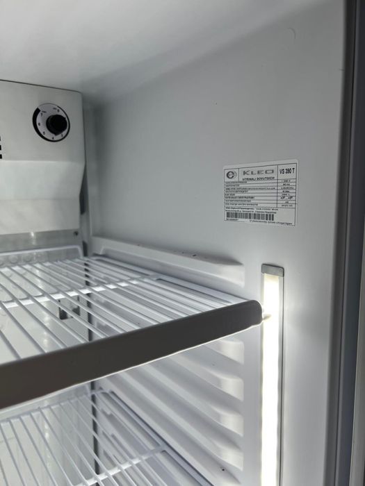 Холодильник витринный KLEO