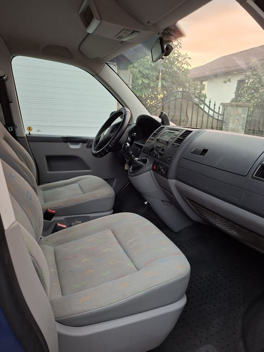 Volkswagen T5 cu locuri, model Xl supraînaltat si cel mai lung