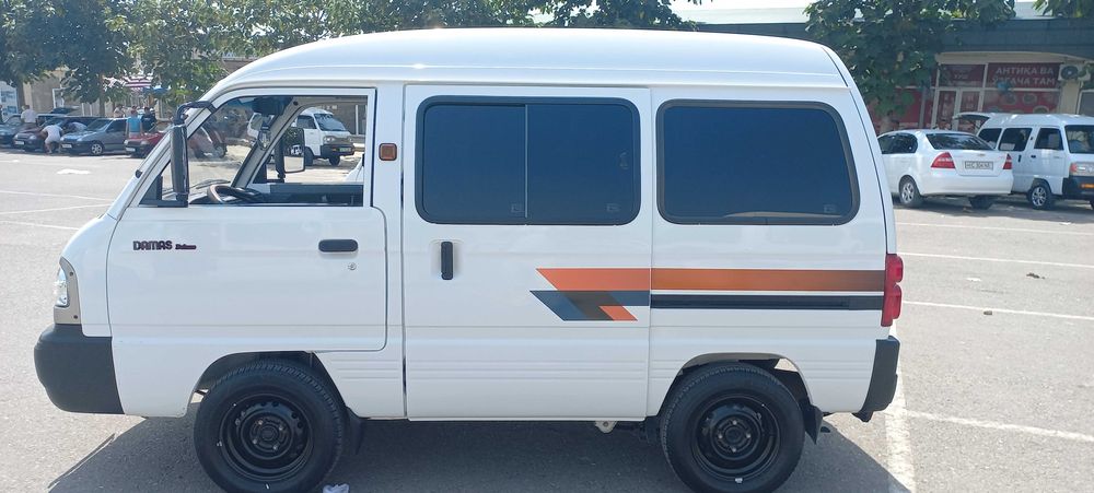 Damas moshinasi sotiladi