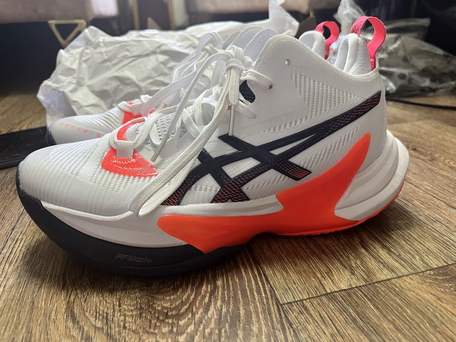 продажа волейбольных кроссовок asics