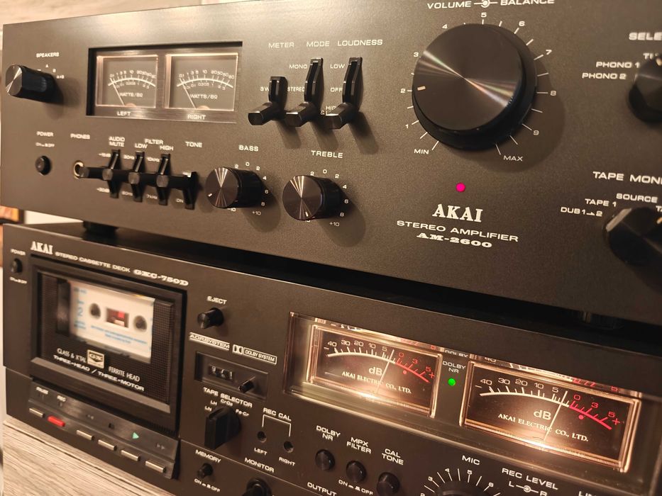 Vintage Akai AM2600
