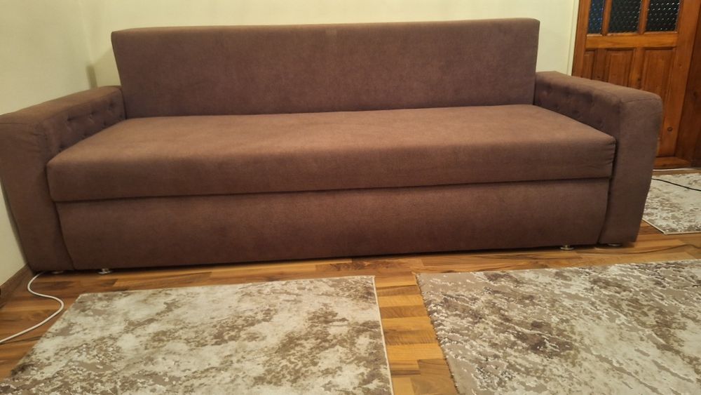 Vand canapea extensibila aproape noua,cul.ciocolatie
