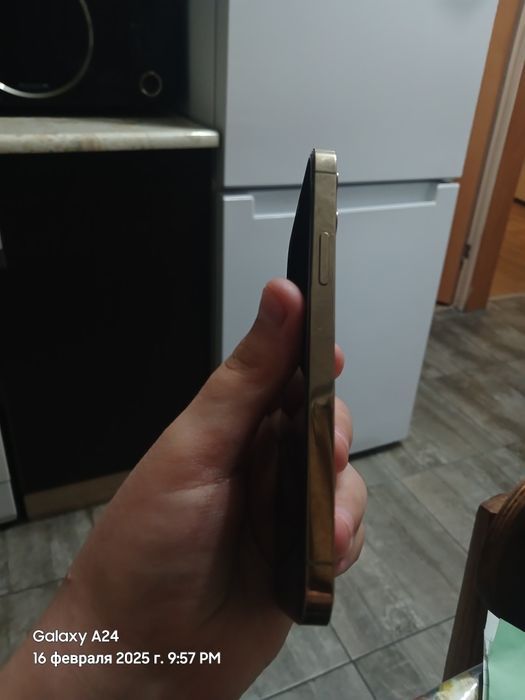 Продаю Айфон 12 про