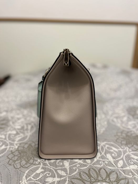 Дамска чанта Guess