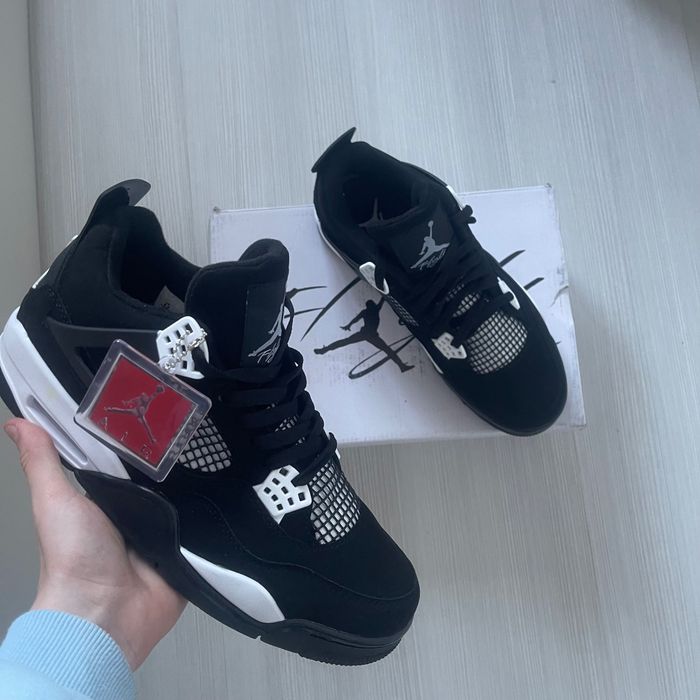 Jordan 4 White Thunder Mărimea 43