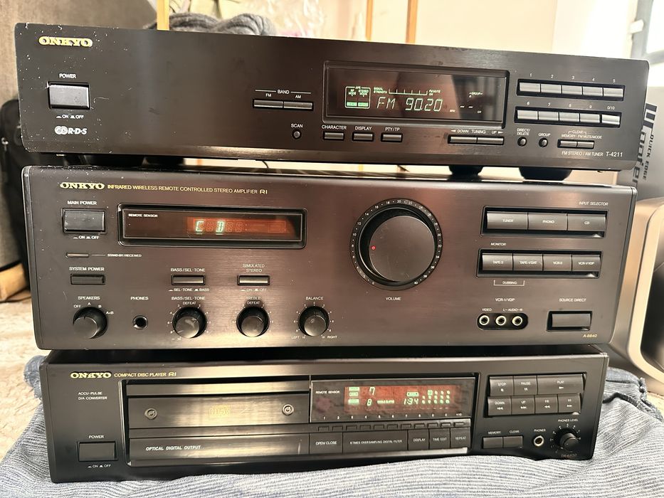 Linie completa Onkyo Amplificator top 8840 CD player DX-6820 si Tuner RDS T-4211