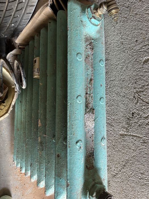 Calorifer,radiator fonta vechi greu 9 elementi, 80 lei totul